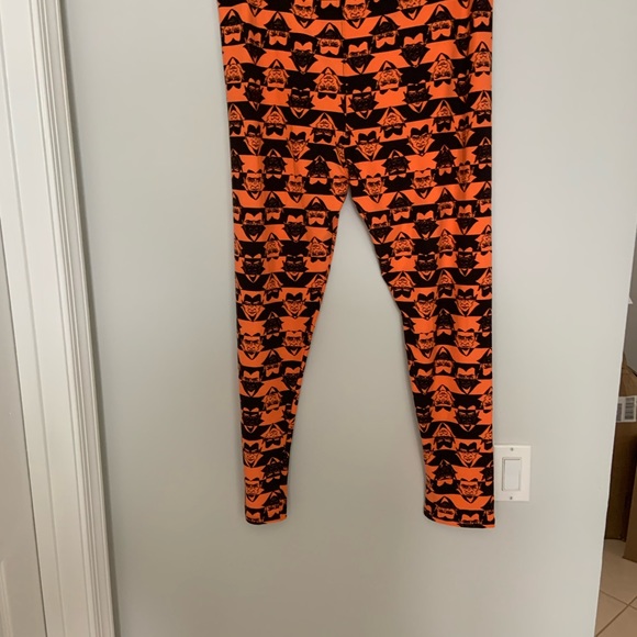 LuLaRoe new without tag Size TC2 Halloween vampire Dracula leggings. - Picture 3 of 8
